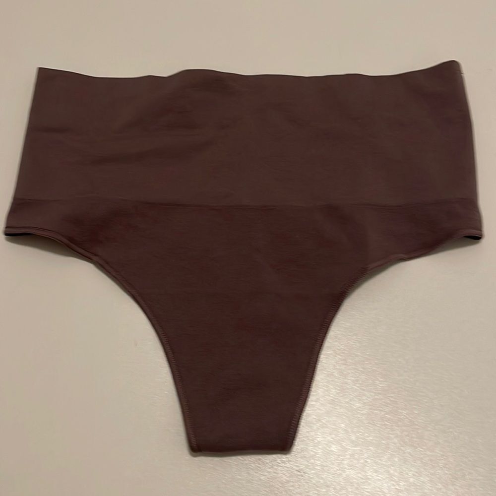 (1)Spanx Everyday Shaping Panties